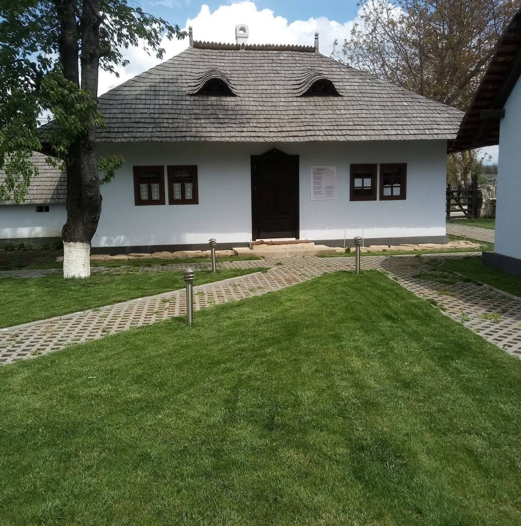 Christ likely buy Casa-muzeu „Grigore Vieru” – Muzeul Național de Literatură „Mihail  Kogălniceanu”